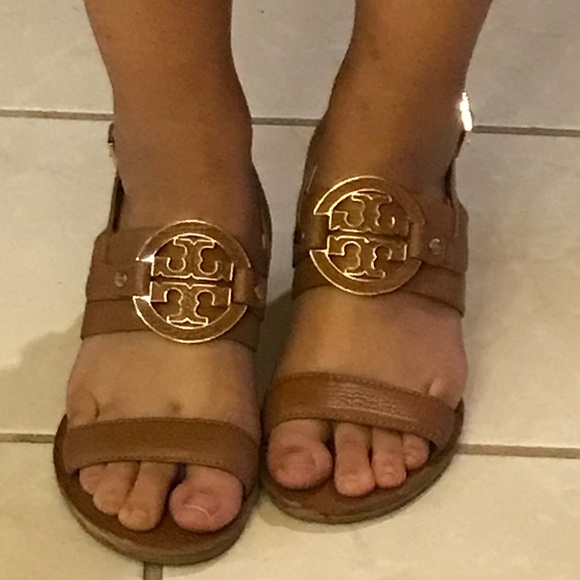 ✨SOLD ✨Tory Burch Amanda Mid-Wedge Sandal. - Picture 5 of 6